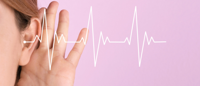 Controllo dell’udito in Farmacia durante la Giornata AUDIRE, con visita gratuita effettuata da un professionista specializzato.